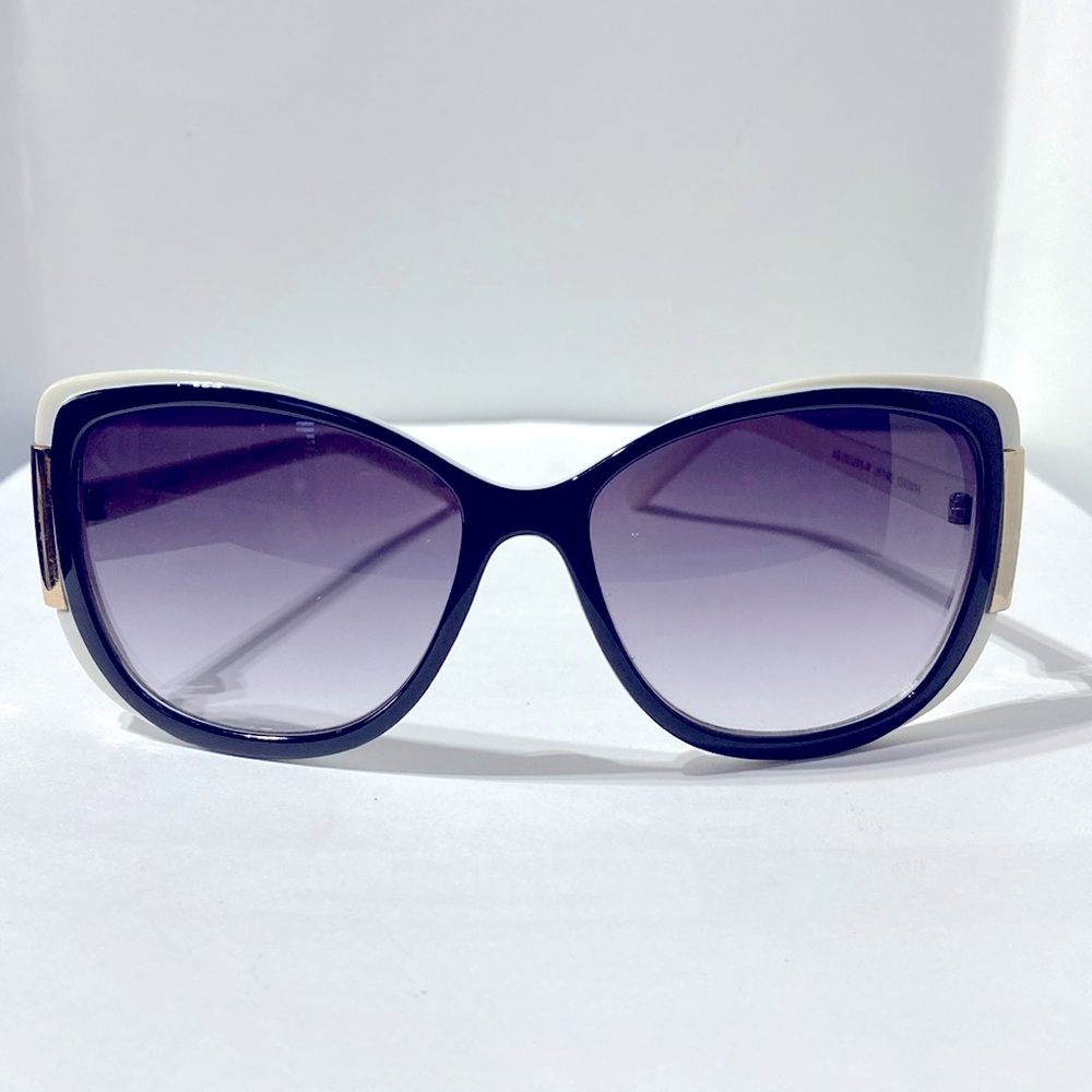 Jessica Simpson women’s sunglasses White & black frame gold details, Black glass